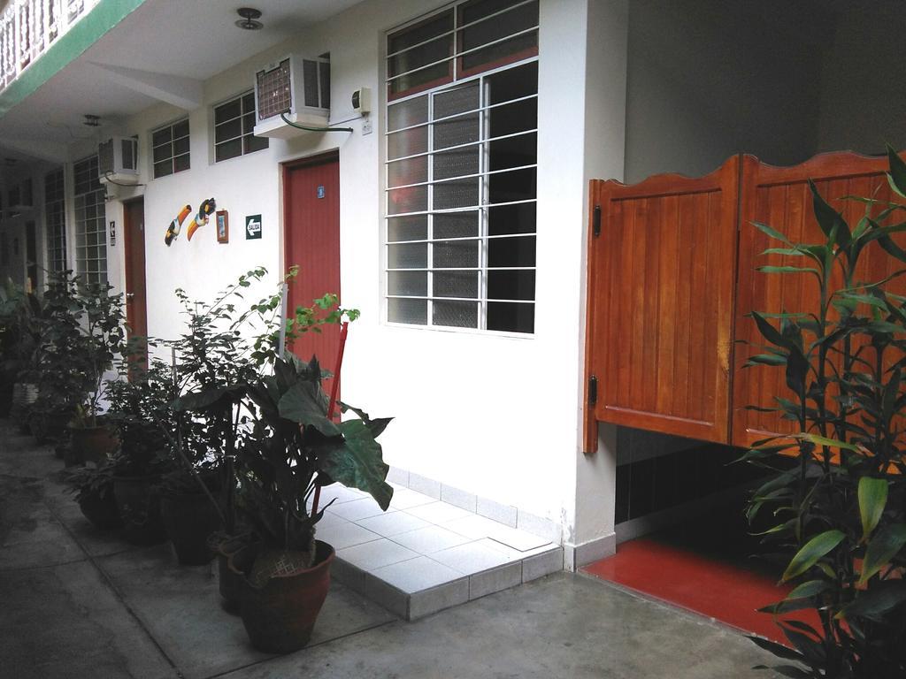 Hostal El Colibri Iquitos Exterior foto