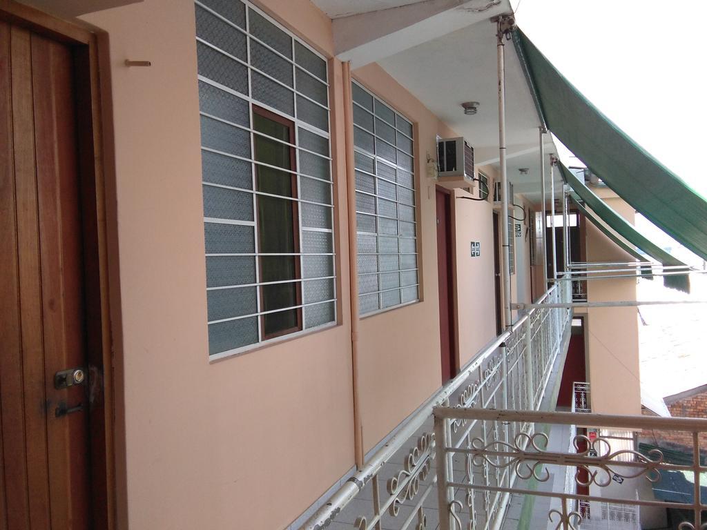 Hostal El Colibri Iquitos Exterior foto