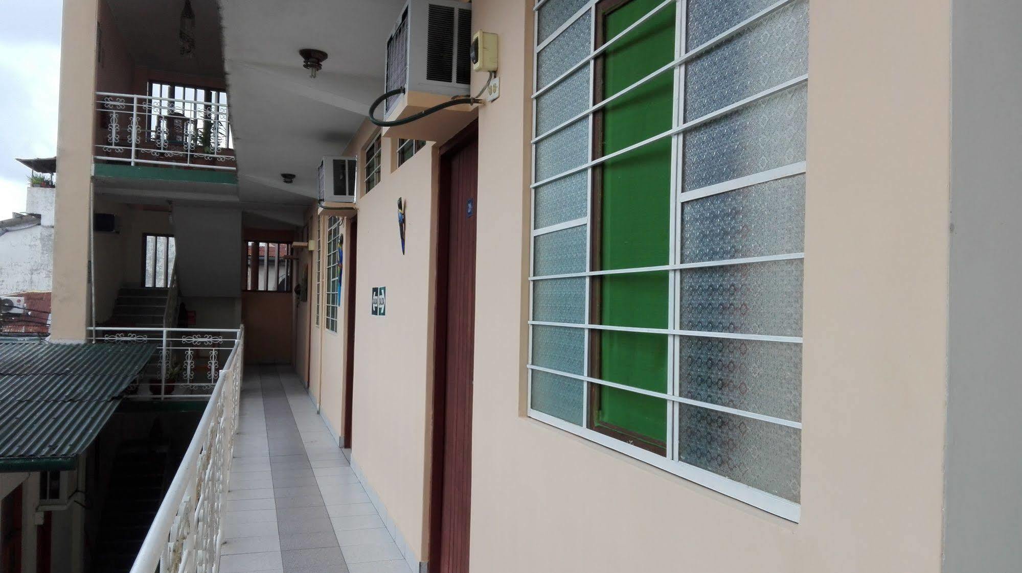 Hostal El Colibri Iquitos Exterior foto